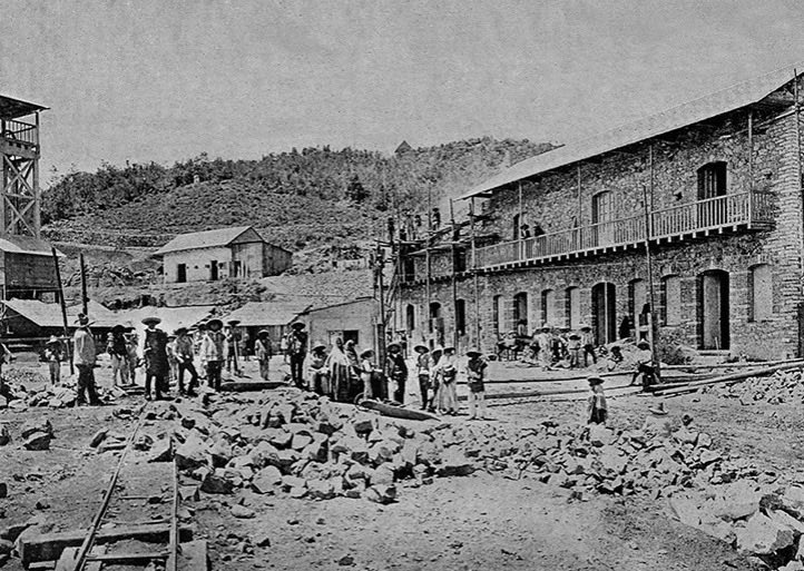 UNE_Comunica's tweet image. Corria el año 1824 y durante una expedición minera, llegaron de Inglaterra un grupo de misioneros evangélicos con la única finalidad de difundir la palabra de Dios a otras tierras y naciones, de este modo Real del Monte, Hidalgo; se convirtió en el primer lugar de México