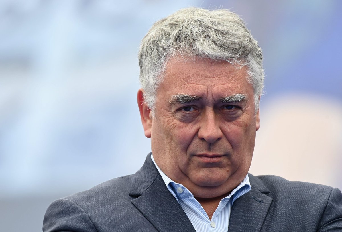 🗣️ Gilles Bourdouleix, Maire de Cholet et adhérent LR : 

« Députés LR, relevez-vous! Et votez la Censure du gouvernement socialiste de M. Lecornu. 
Dissolution. Elections. 
C'est en défendant vos convictions que vous sauverez vos sièges. 
Les résistants l'emportent toujours sur