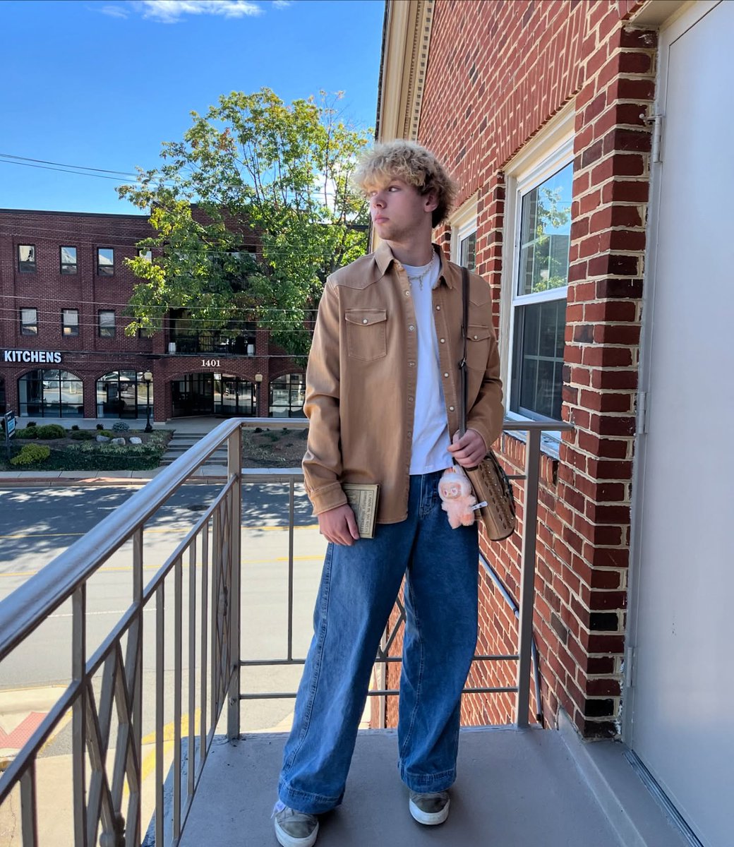 newtoyouinc's tweet image. Outfit details: Shirt: XXL Men’s Butternut LS Snaps. Price: $88 Bag: Beige Brown Horse Embroidery. Price: $31.90 Necklace: Lock &amp;amp; Heart Judith Ripka Diamonds. Price: $192.50 We are not affiliated with any of… #fallfashion #designerconsignment #explorepage #sustainablefashion