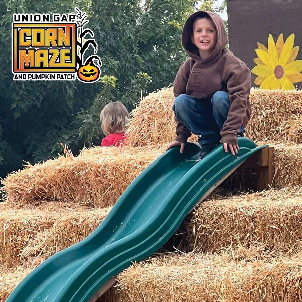 #SmallTownTourismChat a7 - some tips from us, try to get a little closer than you usually do. Look for some different angles. For the wagon ride shot, they let us stand on the back of the tractor before it got going for safety. It allowed us to see all the people! #travel