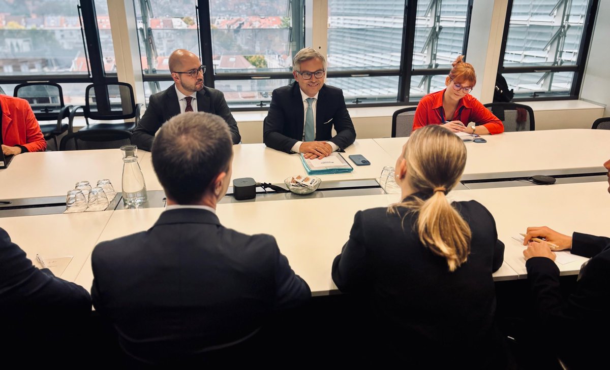 A Brussel·les, amb la presidenta del <a href="/goib/">Govern de les Illes Balears</a>, <a href="/MargaProhens/">Marga Prohens</a>, i els presidents dels <a href="/ConsellMenorca/">Consell de Menorca</a> i <a href="/Consell_Eivissa/">Consell d'Eivissa</a> ens hem reunit amb el comissari europeu d’Interior i Migracions, Magnus Brunner, per traslladar-li la greu crisi migratòria que afecta les Illes Balears.

Des del