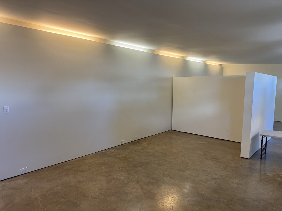 gm 🏜️ 

The Golden Tumbleweed Gallery in Marfa is larger than we thought. There is an entire side room that has enough room for more art.

Call for Artists 🚨 BYOA(Bring Your Own Art) 🖼️ 

DM me if you are interested in displaying anything in this room for the weekend.

Info 🧵