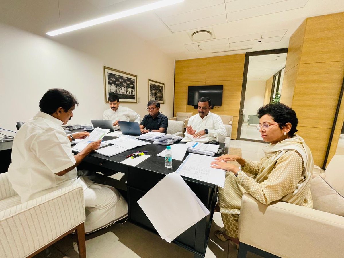 B M Sandeep (@bmsandeepaicc) on Twitter photo Attended the Sangathan Srijan Abhiyan Feedback and review meeting for Uttarakhand at Indira Bhawan, New Delhi, with Shri <a href="/kcvenugopalmp/">K C Venugopal</a> ji, AICC General Secretary (Org); <a href="/Kumari_Selja/">Kumari Selja</a> ji MP , AICC GS , Shri <a href="/s_kanth/">Sasikanth Senthil</a> ji, MP , Chairman AICC War room , and Shri <a href="/VamsiChandReddy/">Vamshi Chand Reddy వంశీచంద్ రెడ్డి वंशी चंद रेड्डी</a> Attended the Sangathan Srijan Abhiyan Feedback and review meeting for Uttarakhand at Indira Bhawan, New Delhi, with Shri <a href="/kcvenugopalmp/">K C Venugopal</a> ji, AICC General Secretary (Org); <a href="/Kumari_Selja/">Kumari Selja</a> ji MP , AICC GS , Shri <a href="/s_kanth/">Sasikanth Senthil</a> ji, MP , Chairman AICC War room , and Shri <a href="/VamsiChandReddy/">Vamshi Chand Reddy వంశీచంద్ రెడ్డి वंशी चंद रेड्डी</a>