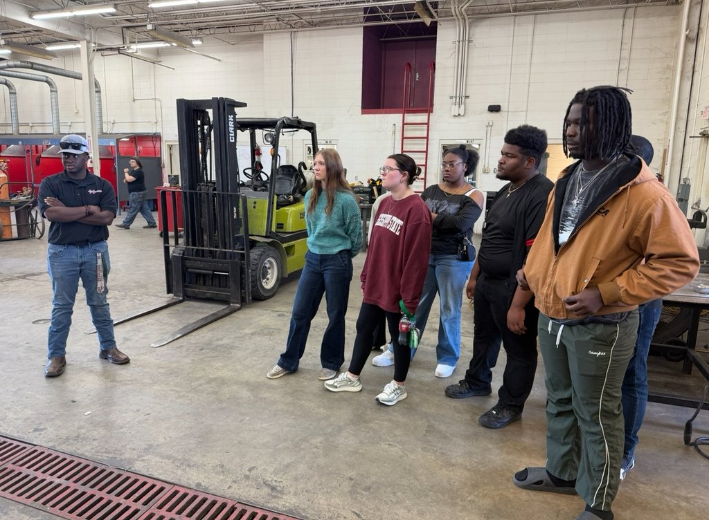 CCHS Seniors toured EMCC campus and the Communiversity.  They explored many hands-on programs offered at Mayhew campus.