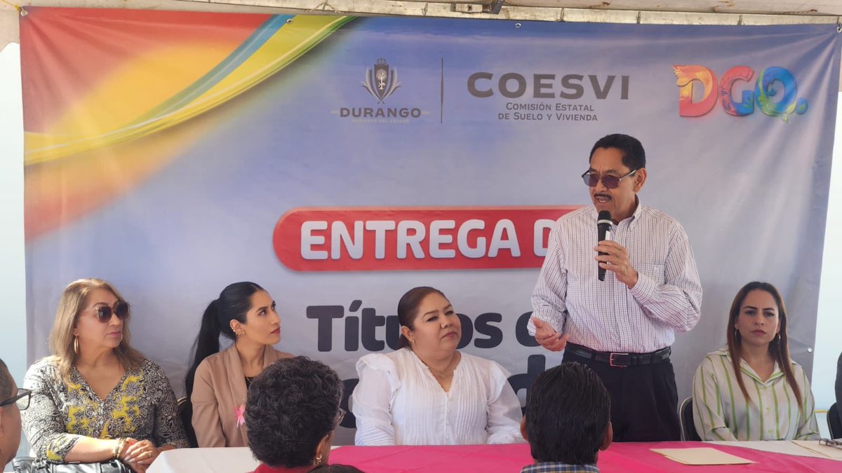 COESVI's tweet photo. Hoy se entregaron títulos de propiedad a familias de Cuencamé y se firma convenio de colaboración entre la @COESVI y este municipio en materia catastral y trámites relacionados con la regularización que promueve la Comisión. https://t.co/dfYz1WG6Wr