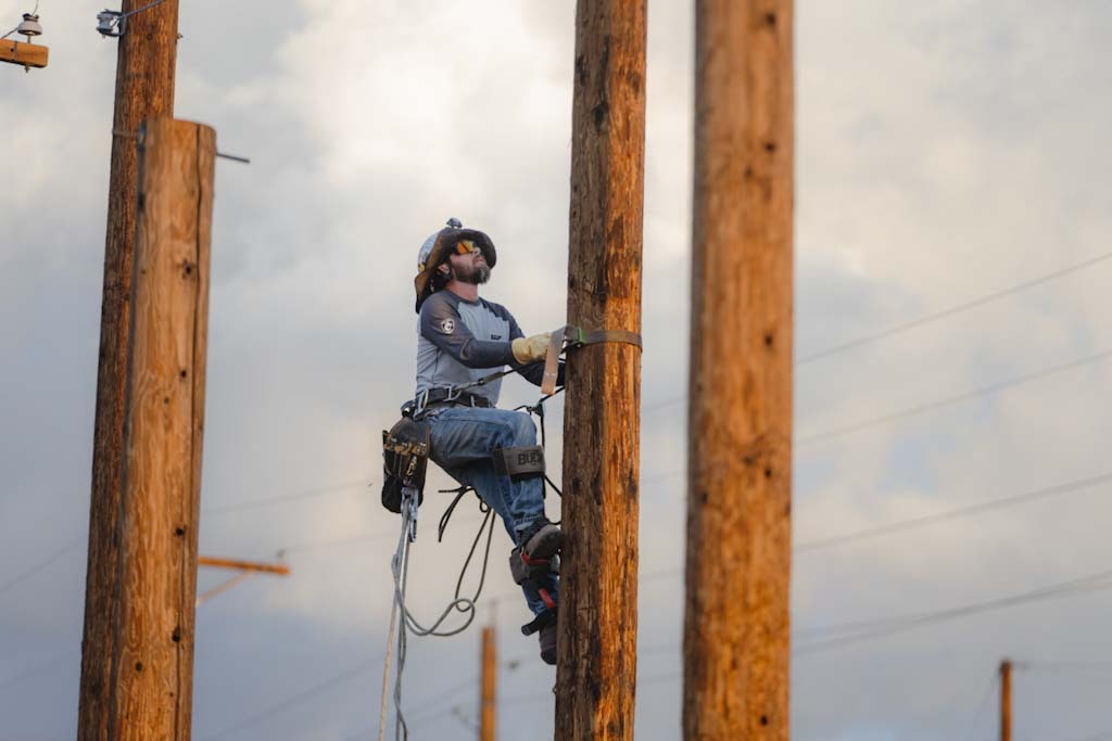 SRPconnect's tweet image. Wishing good luck to our SRP linemen and apprentices heading off to Kansas City to compete against other utility companies from around the world at the prestigious International Lineman’s Rodeo.