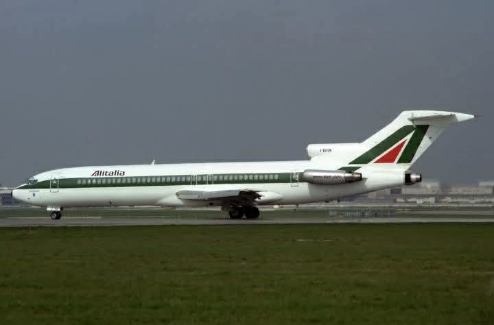 Alitalia Boeing 727-243/Adv (I-DIRN) at Heathrow/England in the 1970's
Photo:  Paul Seymour

#highlightseveryonefollowers #history #highlightseveryonefollowers2025 #aviation #aviationlovers #aviationphotography #history