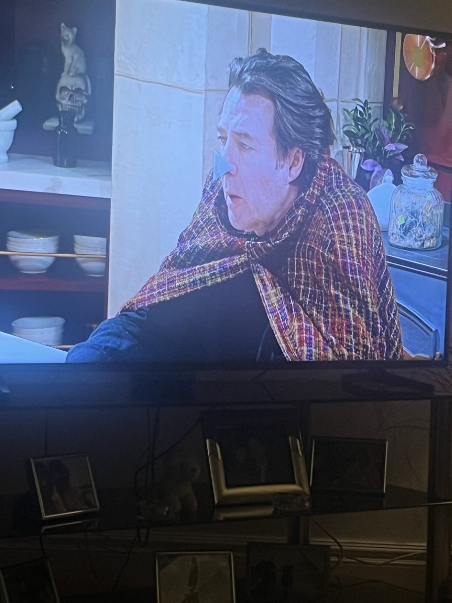 The lgbt kiddo just described <a href="/wossy/">Jonathan Ross</a> outfit as “gay Frodo” and I’m howling 🤣🤣🤣 #CelebrityTraitors