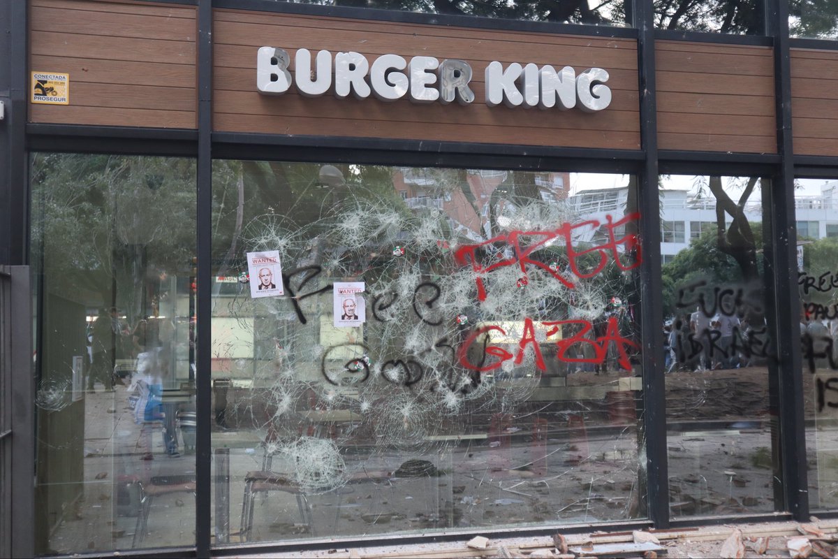 VAGA GENERAL 15-O 🇵🇸🔥

Avui ho hem aturat tot en solidaritat amb les nostres companyes palestines

La classe treballadora catalana fa front contra el genocidi que l’Entitat Sionista perpetra amb el vistiplau de les nostres institucions

عرقل كل شي لفلسطين
