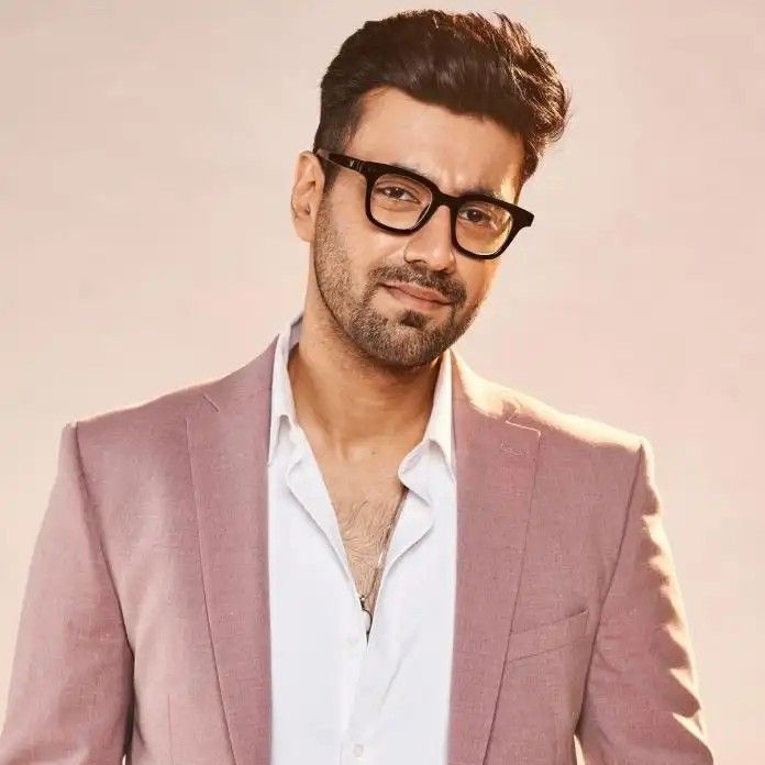 pawar4607446893's tweet photo. Karanvir Sharma
Arjun kutti -  comic character 
Shaurya Saberwal - dashing professor
Both show's are pole apart but the actor he is 🔥
#karanvirsharma
@karanvirsharma9 https://t.co/5UiIq428QA