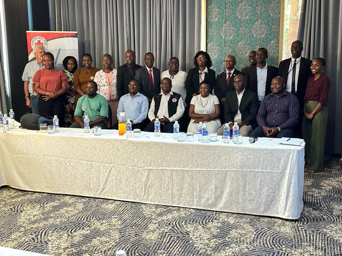 ZrcsRed's tweet image. In collaboration with @ICRC, we hosted a roundtable on the Transnational Approach to the Missing &amp;amp; Deceased Project.
The meeting focused on strengthening cross-border cooperation, forensic capacity &amp;amp; support for families of missing migrants. 
#MissingMigrants