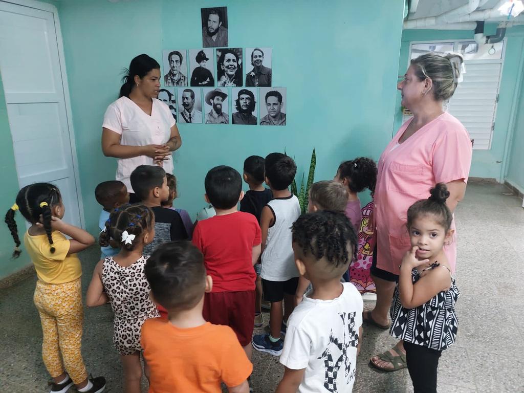 SaludDPinar's tweet photo. En la Casita Infantil “Futuros Galenos” del Hospital Pediátrico “Pepe Portilla”, florecen valores desde la cuna.
Durante la Jornada #CamiloChe, niñas y niños aprenden, juegan y crecen inspirados por el legado de nuestros héroes.
¡Patria desde la infancia!  

#CubaPorLaVida https://t.co/VZNINBNS9X