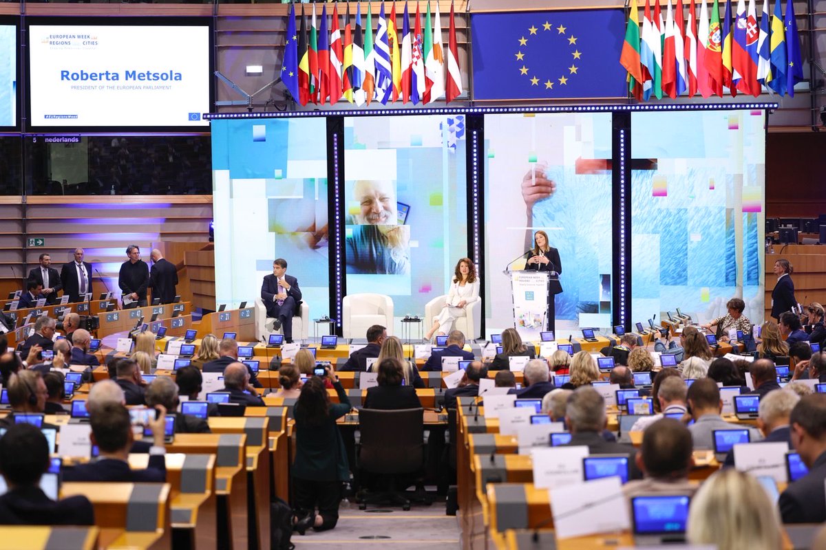 JPiccinetti's tweet photo. La sessione plenaria di ottobre @EU_CoR e l’edizione 2025 #EURegionsWeek volgono al termine. Il nostro gruppo #ECR ha accolto a Bruxelles decine di amministratori locali e regionali conservatori da tutta Europa, tra cui un folto gruppo di eletti under 35 del programma #YEPs. Il Presidente @marcomarsilio ha lanciato un appello deciso alla Commissione europea volto a preservare la libertà e la sovranità tecnologica dell'Europa, in particolare nel settore automotive. Ha inoltre accolto con favore gli aspetti della proposta di bilancio pluriennale (MFF) che si concentrano sulla difesa e sulla competitività dell'Europa, ribadendo però la necessità di un bilancio UE che mantenga le regioni al centro delle sue priorità
@ECR_CoR