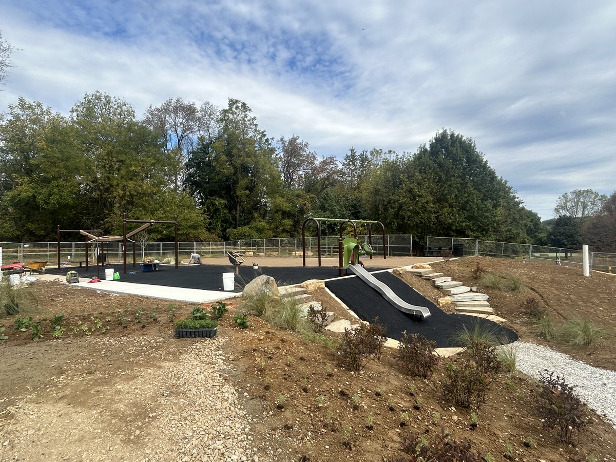 WILSON FARM PARK TOT LOT UPDATE 🛝

The Wilson Farm Park tot lot playground is approaching 95% completion. Barring any weather/material delays, we anticipate the reopening of the tot lot sometime in early November. Check out our Project page for more!   tredyffrin.org/Projects/Publi…