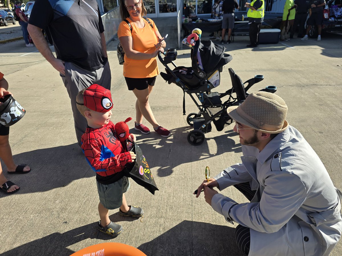 PWAEvents's tweet photo. @SladePorterPI was on the case at @DeLand__KIA for Trunk or Treat! https://t.co/2x0QTA5DhR