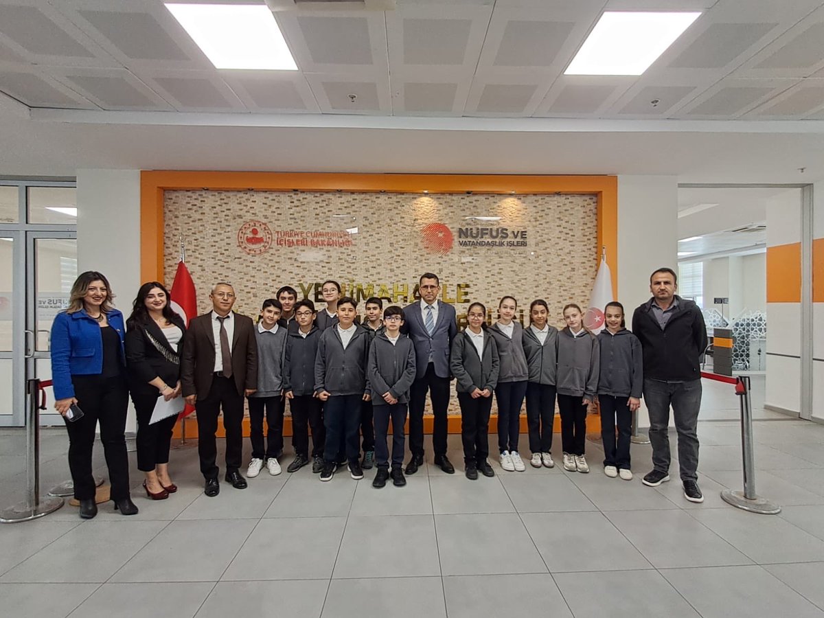 Kaymakamlığımız himayelerinde gerçekleştirilen ve Açık Kapı birimi tarafından koordine edilen  "Kurumlarımızı Tanıyalım" projesi kapsamında Atatürk Ortaokulu öğrencilerini  misafir ettik. 
<a href="/itasyapan/">İbrahim Taşyapan</a> 
<a href="/iggultekin/">ismail gultekin</a> 
<a href="/T_Kurtbeyoglu/">TahsinKURTBEYOĞLU</a> 
<a href="/MustafaGungorlu/">Mustafa GÜNGÖRLÜ</a> 
<a href="/ylmzckmk_/">Yılmaz ÇAKMAK</a> 
<a href="/ankara_il/">Ankara İl Nüfus ve Vatandaşlık Müdürlüğü</a>