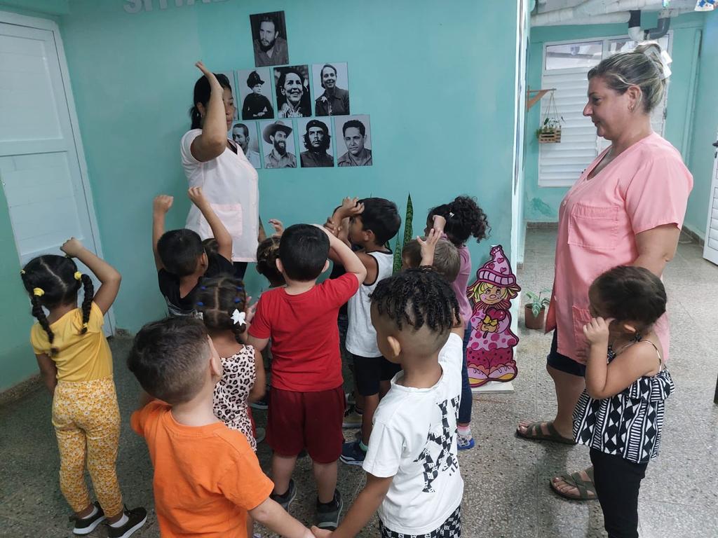 SaludDPinar's tweet photo. En la Casita Infantil “Futuros Galenos” del Hospital Pediátrico “Pepe Portilla”, florecen valores desde la cuna.
Durante la Jornada #CamiloChe, niñas y niños aprenden, juegan y crecen inspirados por el legado de nuestros héroes.
¡Patria desde la infancia!  

#CubaPorLaVida https://t.co/VZNINBNS9X
