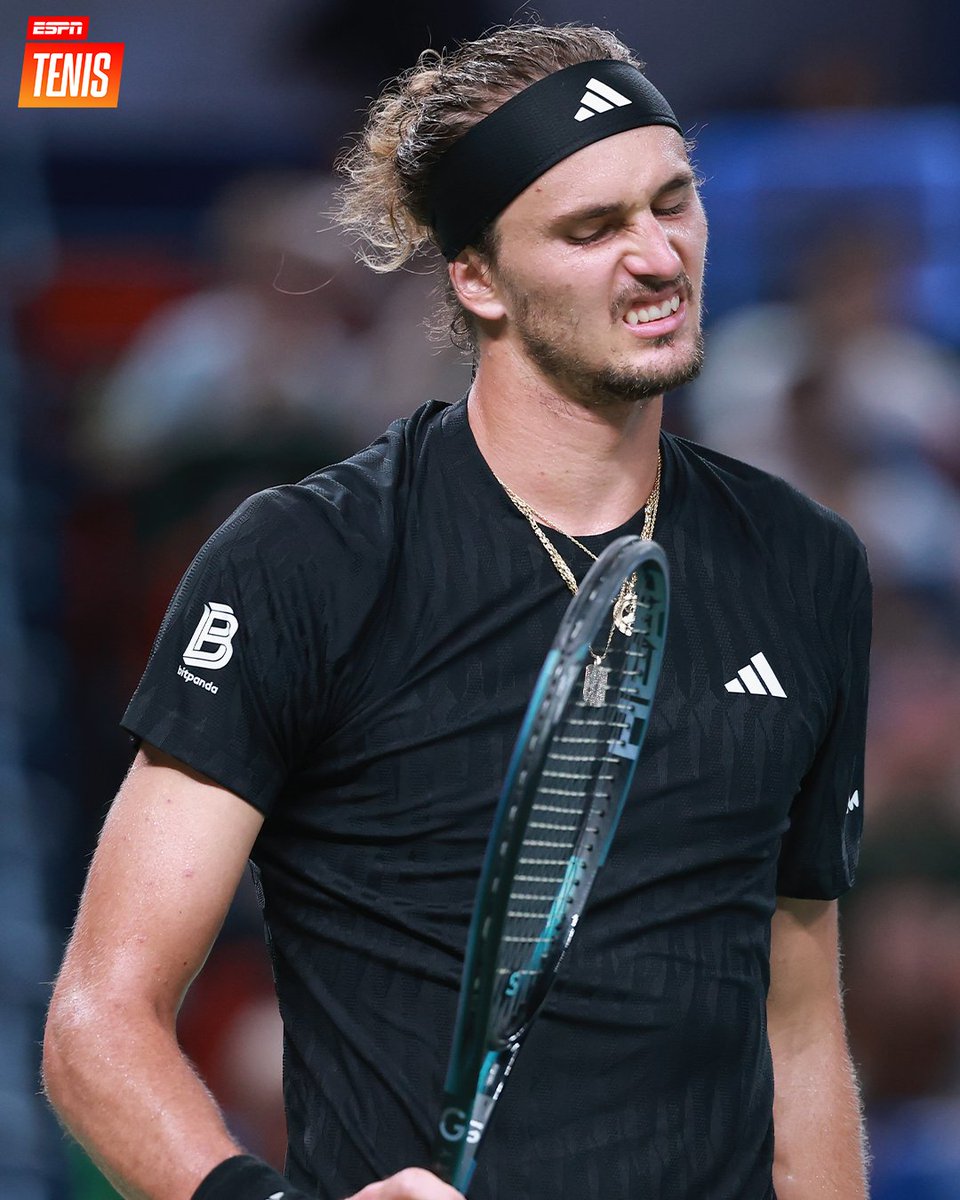 ¡SE LE HIZO COSTUMBRE! 😏

Séptima victoria consecutiva de 🇺🇸 Fritz ante 🇩🇪 Zverev, esta vez por 6-3 y 6-4 para meterse en semifinales del #SixKingsSlam. 🔥

🇪🇸 Alcaraz, su rival por un lugar en la final.