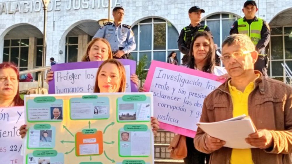 delpynews's tweet image. ▶️QUISO VACACIONAR MIENTRAS VÍCTIMAS IMPLORAN JUSTICIA |🔴
🌴Juez rechazó el pedido de viajar a la isla paradisiaca de San Andrés a una abogada imputada en el caso Mafia de Pagarés.
⚖️La Fiscalía se opuso al considerar que el motivo alegado no era académico ni de salud, sino…