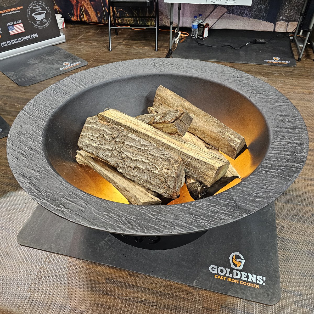 GoldensCastIron's tweet image. 🔥 It's #firepit season! @Realtree  and @GoldensCastIron offer the new Legacy camo pattern on our custom 30 gallon #firepits! Bundle with a custom Realtree steel laser cut stand, or tri-stand.  Made in the USA! Goldenscastiron.com
#realtree #realtreeoutdoors #goldenscastiron