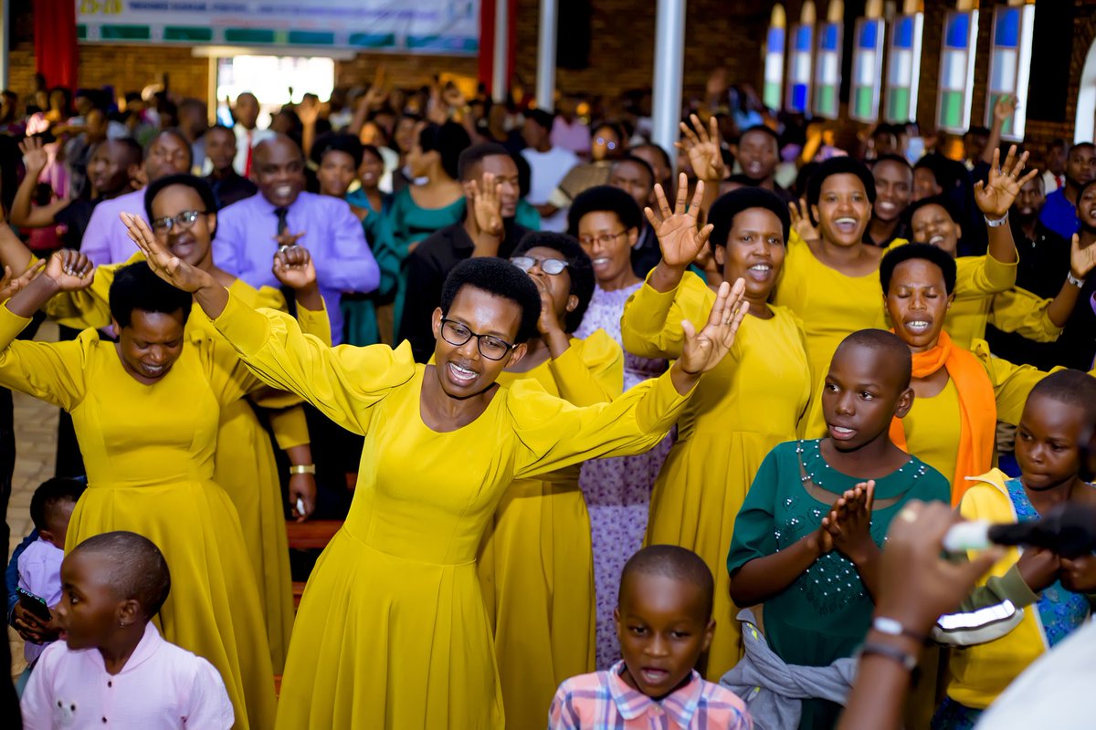 2 Ngoma 32:7 
“Nimukomere mushikame, ntimutinye kandi ntimukurwe umutima n'umwami wa Ashūri cyangwa ingabo ze zose ziri kumwe na we, kuko Iyo turi kumwe ikomeye iruta abari kumwe na we.

Aho ni muri Cathedral saint Paul Byumba icyumweru gishize!