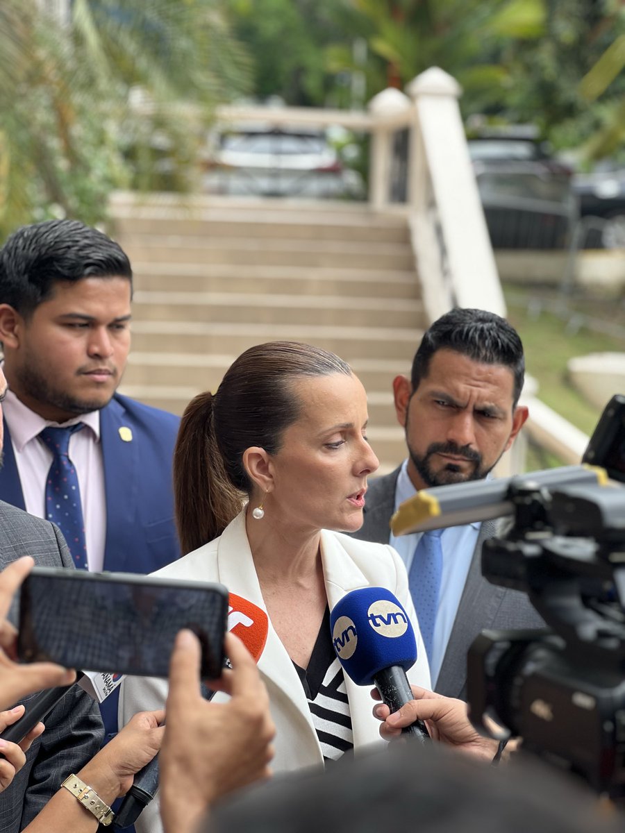 Como Bancada <a href="/vamosporpanama/">vamosporpanama</a> hemos presentado ante la Corte Suprema de Justicia una acción de inconstitucionalidad contra la Resolución No. 3126-2025-LEG/PJ, que otorga a la Contraloría General de la República facultades para suspender pagos, retener salarios y ordenar secuestros