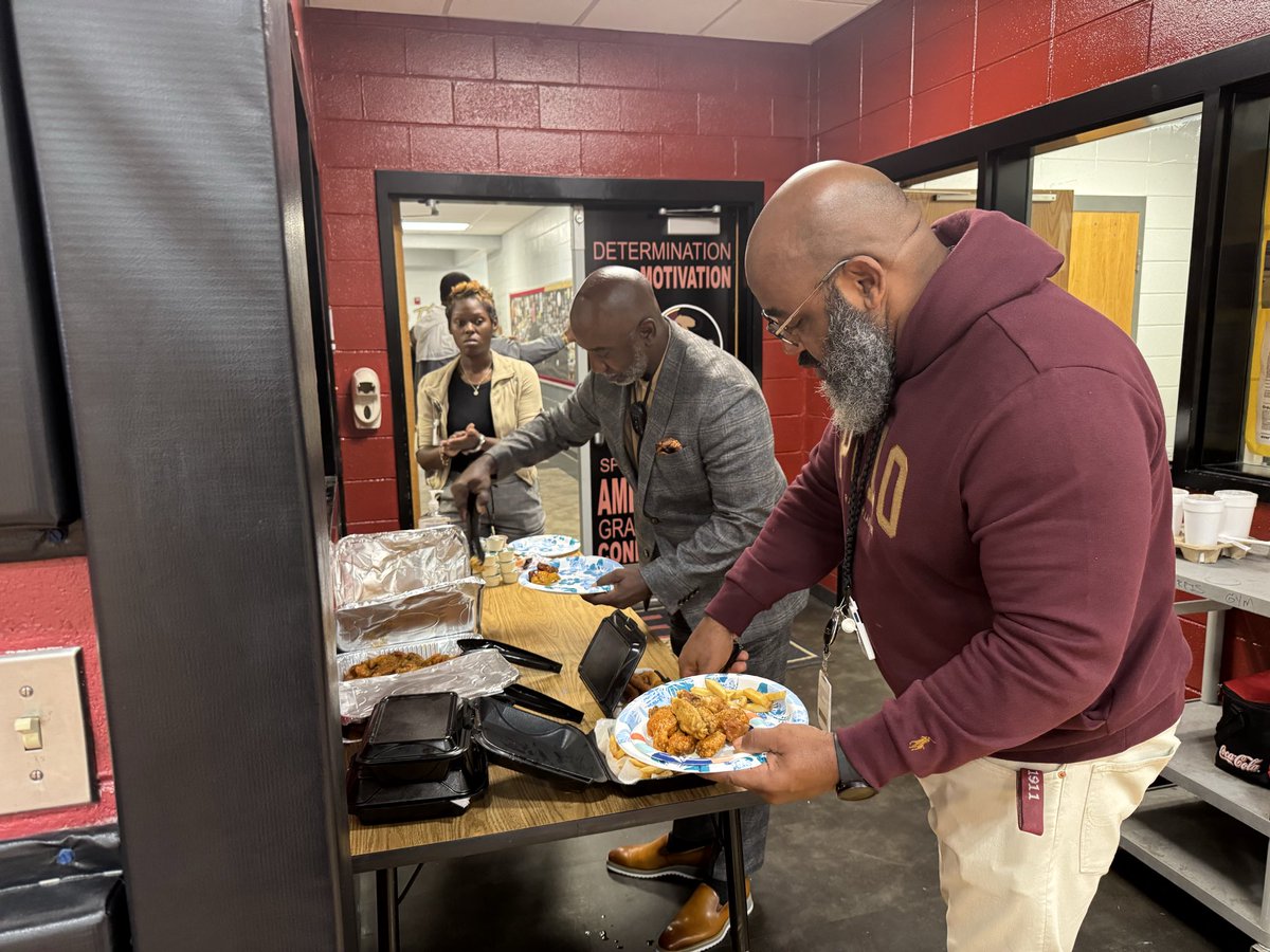 WMS_NoleLife's tweet photo. Wing Wednesday for our wonderful coaches! #CoachesAppreciationWeek https://t.co/IWXhn29vWc