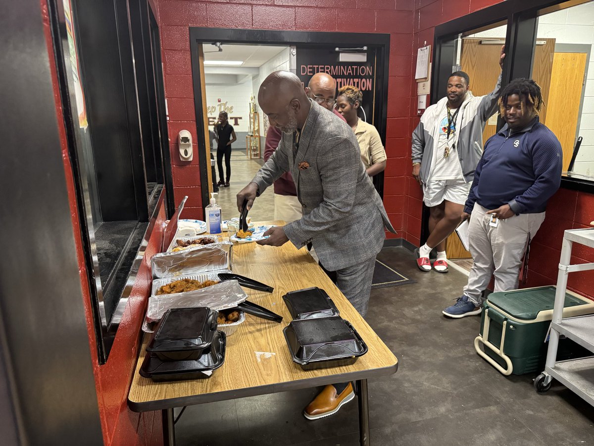 WMS_NoleLife's tweet photo. Wing Wednesday for our wonderful coaches! #CoachesAppreciationWeek https://t.co/IWXhn29vWc