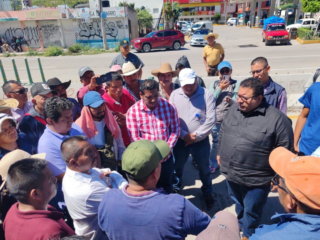 Acapulco_Verdad's tweet image. ✅ Inicia diálogo en el Parador del Marqués entre representantes de la CRAC-PC con el Subsecretario de Asuntos Políticos del Gobierno del Estado, Francisco Rodríguez Cisneros. #Chilpancingo #Guerrero