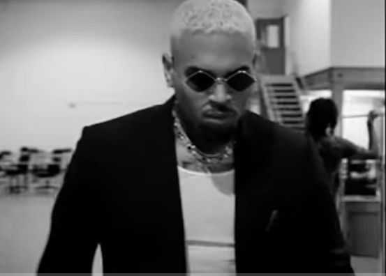 MeOwoloiyi's tweet photo. Chris Brown's "HMMM" ft Davido has surpassed 45M streams on Spotify https://t.co/AoCG3QTZGa
