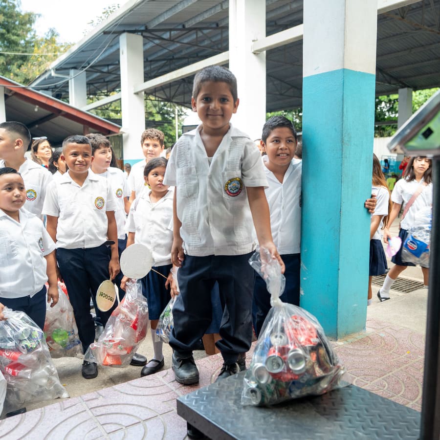 enter504's tweet image. #Empresarial Lanzamiento oficial: ♻️💻 Reconecta transforma residuos peligrosos para donar computadoras a escuelas y combatir la brecha digital     #Reconecta #RSE #Educación #BrechaDigital #Recacel #Honduras 
👉 bit.ly/4qc3qQp