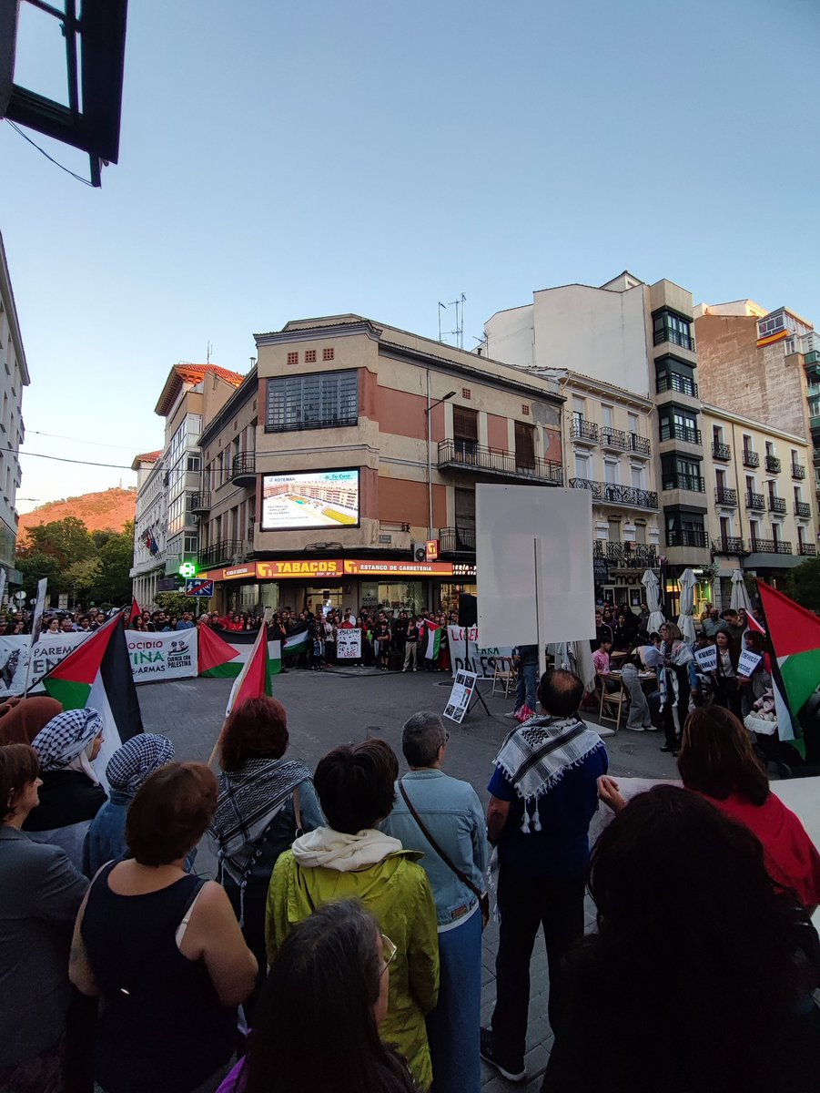 Cuenca vuelve a la calle por Palestina ✌️🇵🇸

Ningún plan de paz será tal sin el derecho del pueblo palestino a un Estado viable, reconocido y con garantías. 

El plan Trump-Netanyahu no es más que la profundización de la ocupación que lleva sufriendo Palestina desde hace décadas.