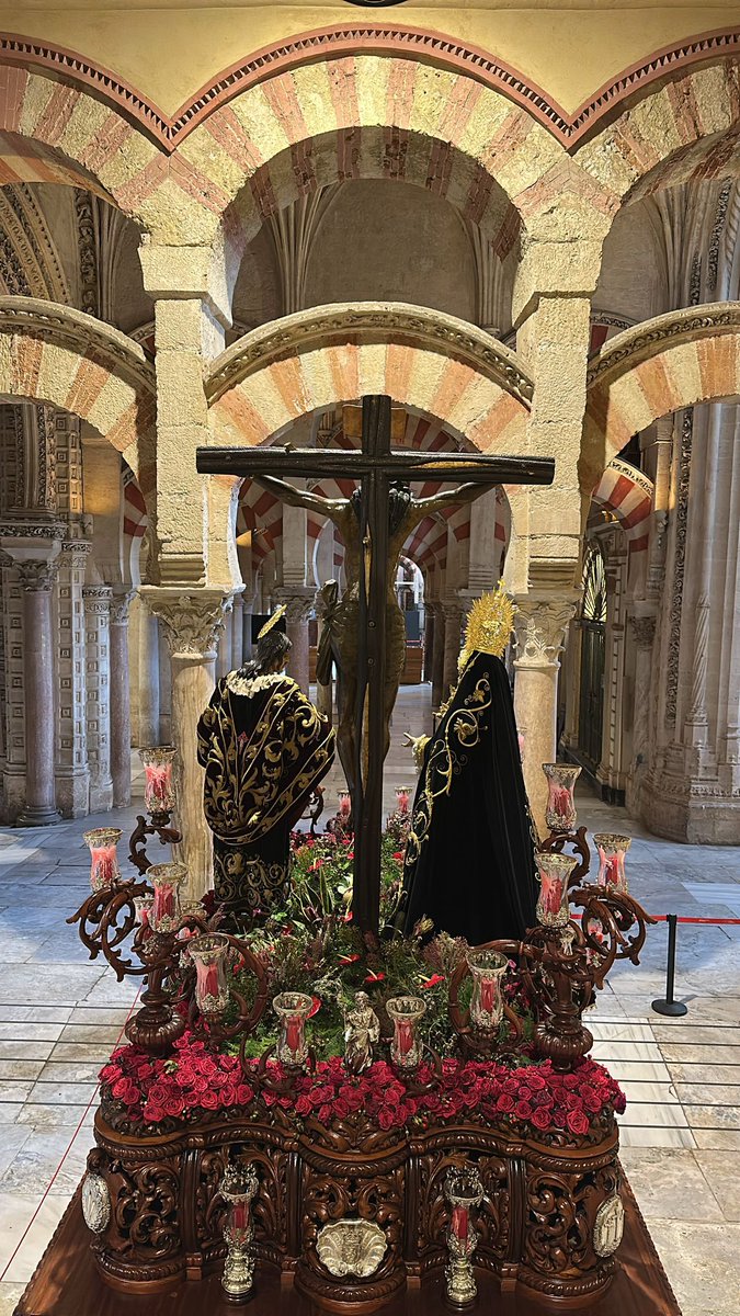 😍 No dejen pasar la oportunidad de visitar la Mezquita Catedral de nuestra ciudad en esta semana, es todo un espectáculo para los sentidos.

#CórdobaEsp