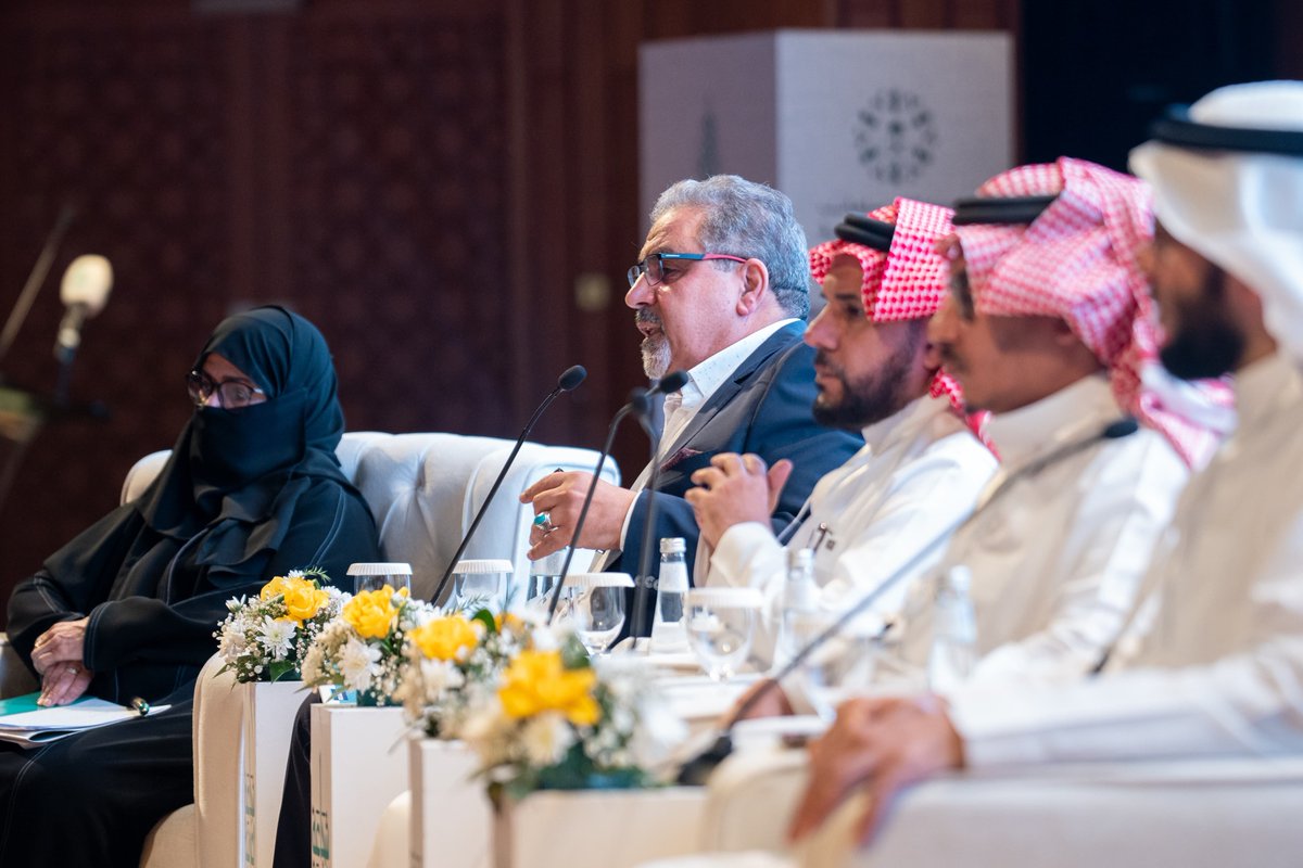 kauedu_sa's tweet image. العربية جسرٌ حضاري يعبر بالمعنى بين الأمم، ولغةُ تواصلٍ تتجاوز الحدود.
ناقش في الجلسة الثالثة بعنوان "العربية وحوار الحضارات" ضمن ندوة #شجاعة_العربية، كل من:

الأستاذ الدكتور عبدالرحمن السليمان
الأستاذ الدكتور سعود حامد الصاعدي
الدكتور عقيل حامد الزماي
الدكتور أسامة أحمد السلمي…