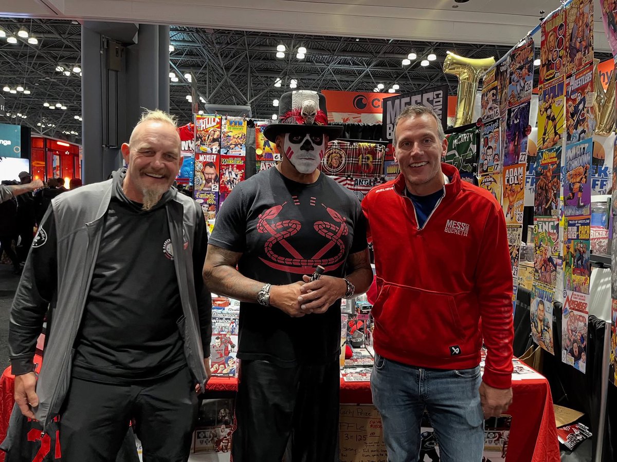 Thanks to everyone who came to see us at <a href="/NYComicConRP/">New York Comic Con ᴿᴾ</a> ! So much fun. So many great people to thank <a href="/DarrenMcCarty4/">Darren McCarty</a> <a href="/TheRealGodfthr/">Charles Wright</a> @thegodfather , <a href="/TheCanuckNYC/">The Canuck</a> <a href="/comicsbeerscifi/">Comics, Beer & Sci-fi</a> See you all next year! #messbucketcomics