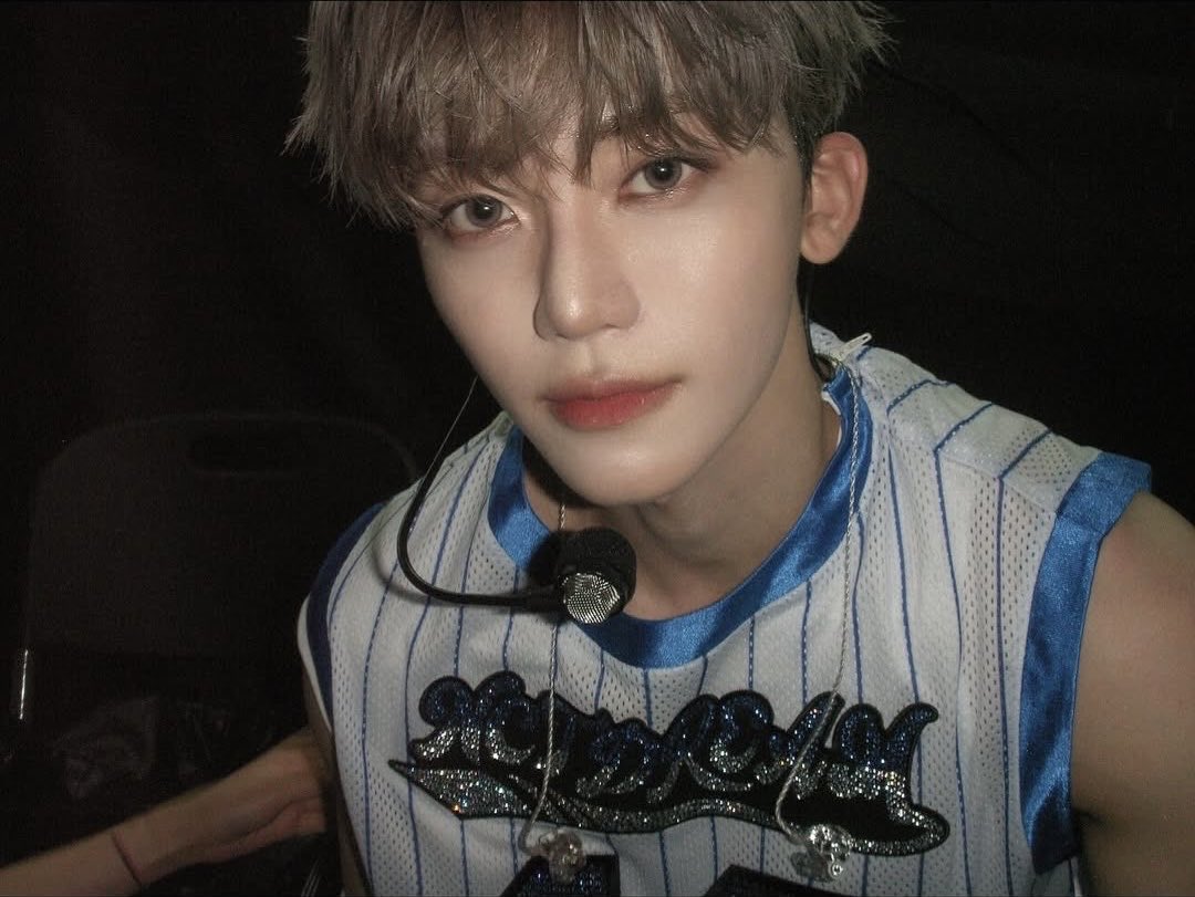 잼린고비 공부법
책한번 보고 반짝눈동자 한번 보고
책한번 보고 양송이코 한번 보고
책한번 보고 입꼬리 한번 보고
책한번 보고 수제비귀 한번 보고
(⚠️주의: 재민만 5시간 보다가 끝날 수 있음)