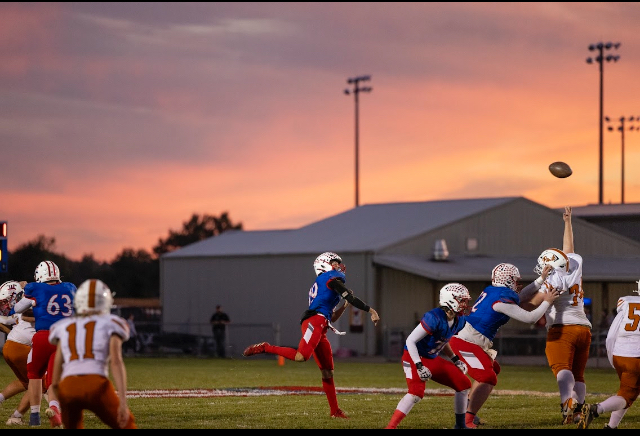 WWSenatorSam's tweet image. WWFB Prepares for Final Regular Season Game westwashingtonschools.org/o/senators/art…