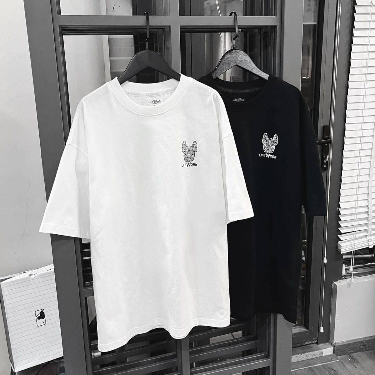 preorderkorea6's tweet image. เสื้อยืด Life Work แบบ Set สุดค้ม 
1 Set ประกอบด้วย 
-เสื้อยืด 2 ตัว ขาว = 1 ดำ = 1 
-กระเป๋า 1 ใบ 
1,850 คุ้มมาก 
Size เสื้อ
S “42”
M “44”
L “46”
#lifeworkพร้อมส่ง #lifework #lifeworkแท้ #lifeworkkorea #preorder #preorderkorea #prekorea #พรีเกาหลี #พร้อมส่งไม่ต้องรอพรี #พร้อมส่ง