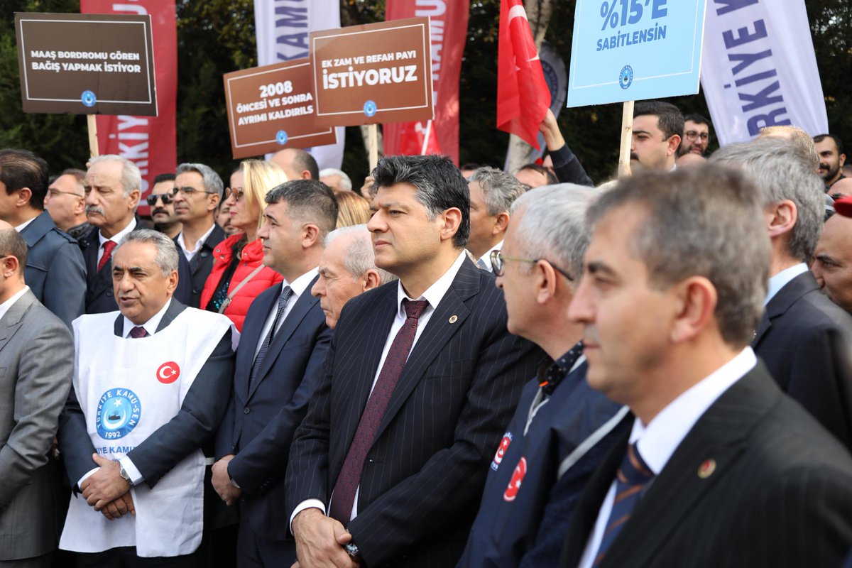 EK ZAM VE VERGİDE ADALET İSTİYORUZ 

Türkiye Kamu-Sen olarak, 2026 yılı bütçe görüşmeleri öncesinde TBMM önünde bir kez daha ek zam ve refah payı talebimizi güçlü bir şekilde dile getirdik!

Kamu çalışanlarının ve emeklinin geçim derdinden kurtulması ve adil bir ücret ve vergi