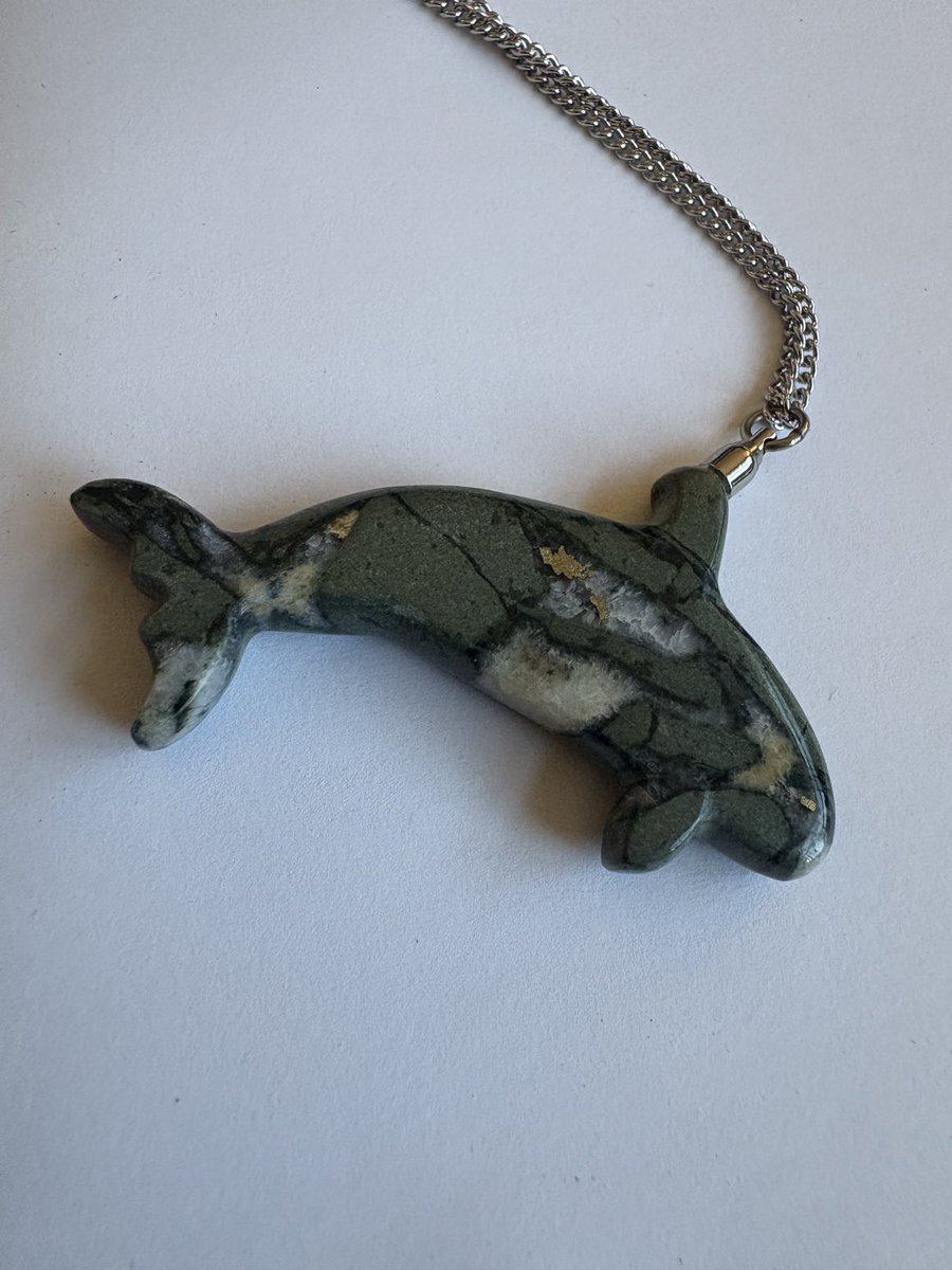 ResonatedRock's tweet image. Saying my final goodbye to this breathtakingly beautiful Dallasite Orca. Hand sculpting and bringing it to life has been an honour and a privilege. It is off to its forever home! Swim free little one! 🥰💕