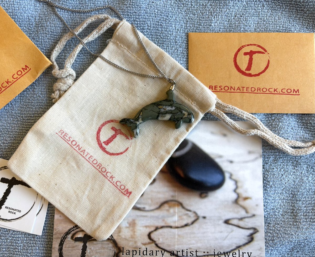 ResonatedRock's tweet image. Saying my final goodbye to this breathtakingly beautiful Dallasite Orca. Hand sculpting and bringing it to life has been an honour and a privilege. It is off to its forever home! Swim free little one! 🥰💕