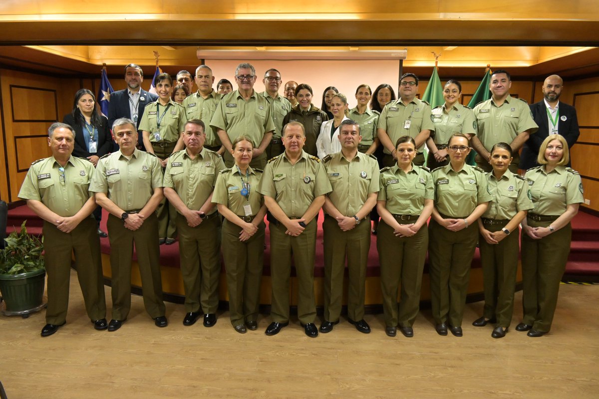 carabhospital's tweet photo. Con la presencia del Director de Salud @Carabdechile General Jorge Muñoz, se realizó la Jornada Salud Dental, con el objetivo de precisar lineamientos estratégicos y debatir sobre los desafíos actuales y futuros de la Salud Bucal #DISALCAR #DISANCAR #HOSCAR https://t.co/10145YEjtc