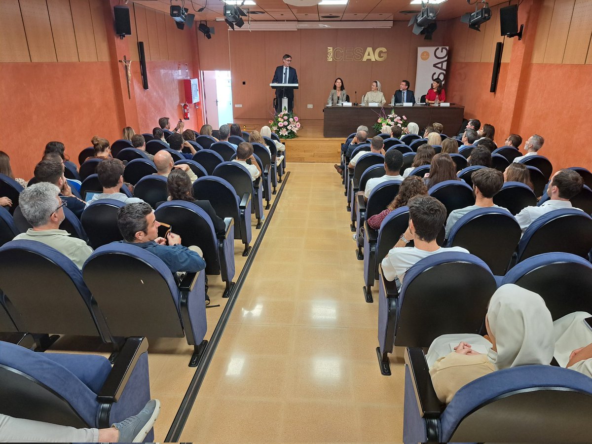 Ha estat un plaer participar en la inauguració oficial del nou curs acadèmic del <a href="/CESAG_/">CESAG - Palma</a>, on he pogut conèixer a la nova directora, Mª Elena Valiente. Gràcies als professors per la seva dedicació i el seu esforç, i ànim i encerts als alumnes en aquesta meravellosa etapa.