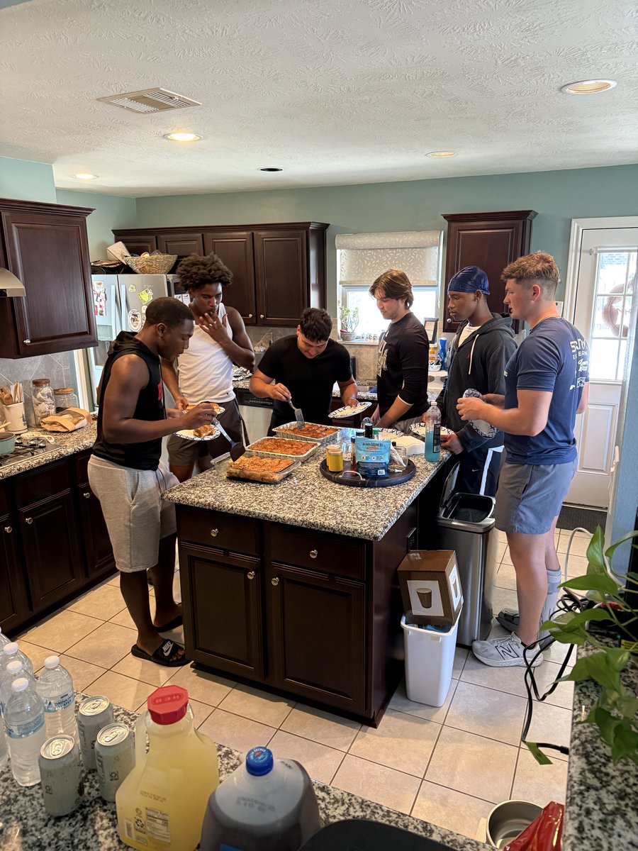 A little fellowship with the LBs today after practice. <a href="/HokaHeyFootball/">HokaHeyFB</a> #family