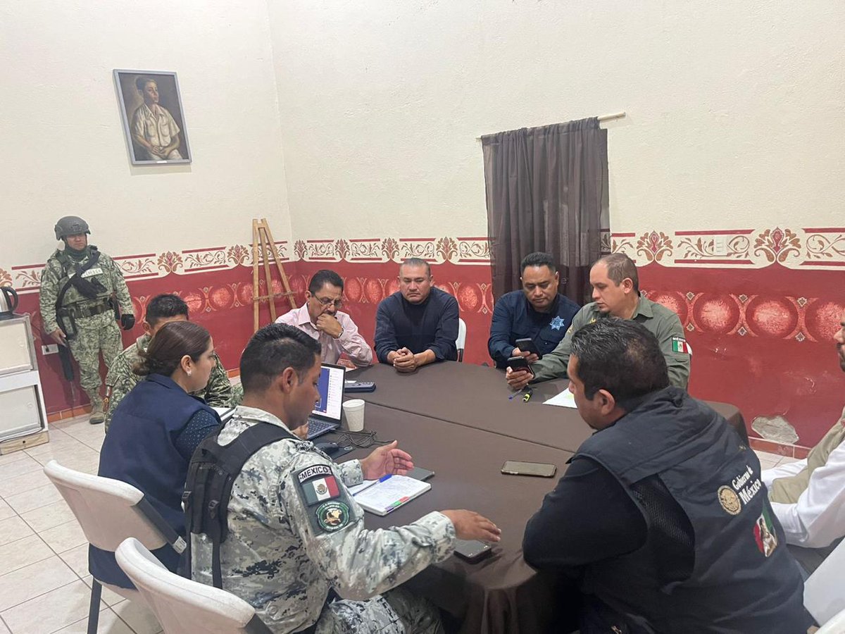 sspdgo's tweet image. Guardia Nacional, Centro Nacional de Inteligencia (CNI) y autoridades del Gobierno Federal y Municipal. #DurangoSeguroRespetuosoyEnPaz #SeguridadResponsabilidadCompartida #SSPDgo.