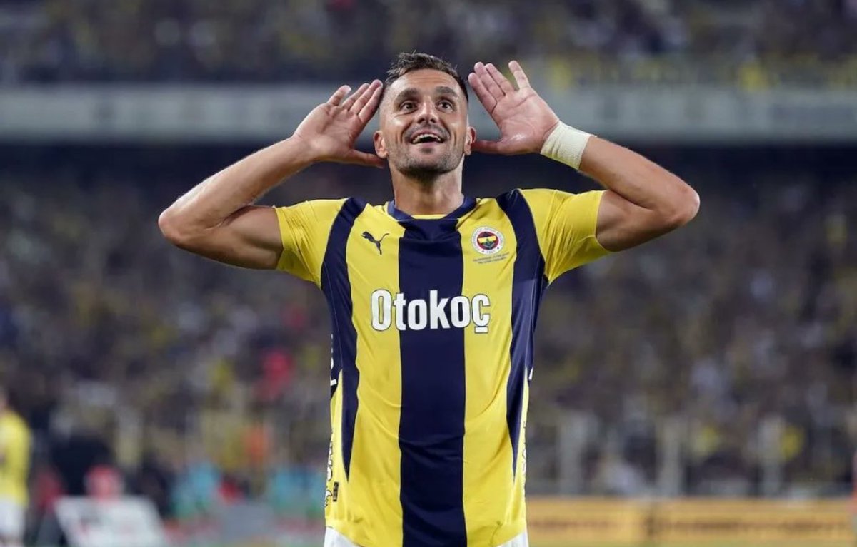 ssari_lacivertt's tweet photo. hangisini daha çok özledin? 

dzeko                                                                  tadic https://t.co/xvLToR19Ak