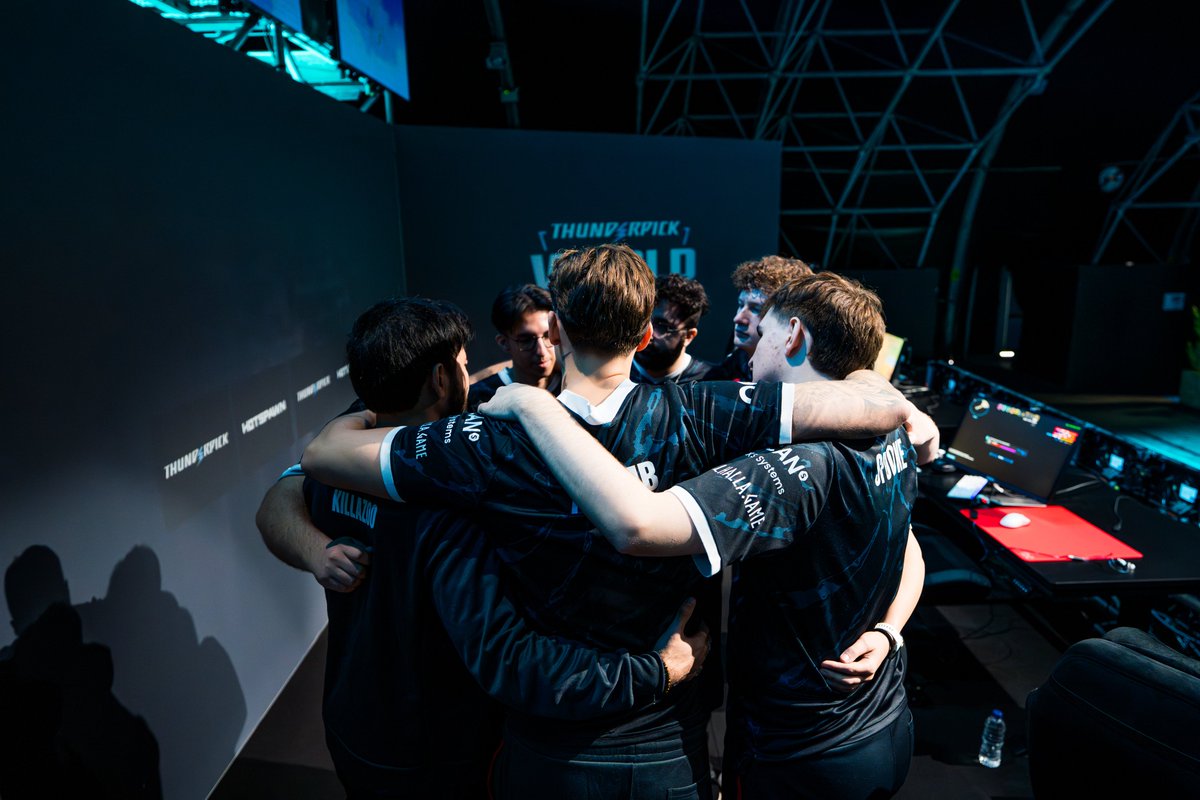 adamb_cs's tweet image. Game against @9zTeam tomorrow 13:30 make sure to watch it for some good cs from us 🔥🤠

#DreamOG