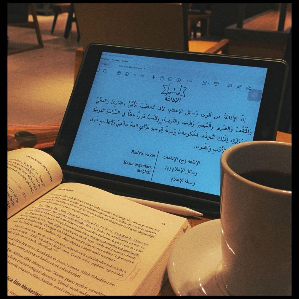 fatimatopal17's tweet photo. 🍂☕️ https://t.co/MfJvBhiKkq
