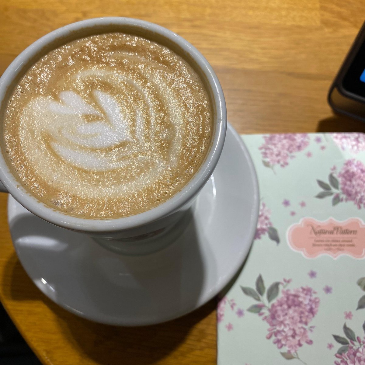 fatimatopal17's tweet photo. 🍂☕️ https://t.co/MfJvBhiKkq