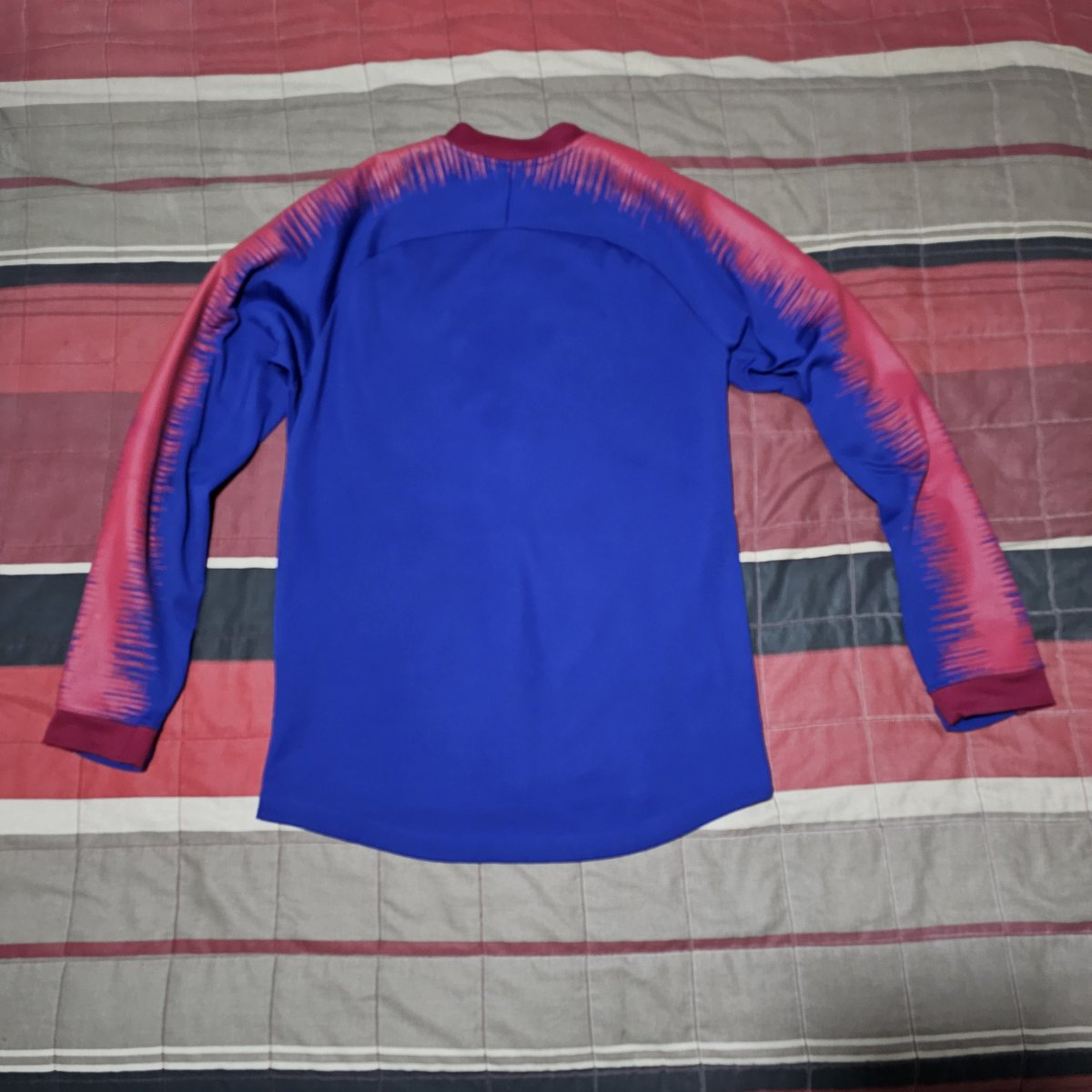 vicjoker's tweet photo. #Venta #ManchesterUnited #Chciharito #FCBarcelona en venta Jersey Manchester United (Chicharito #14) y Chamarra Entrenamiento FC Barcelona ambas Talla Mediana. WhatsApp: 44 33 95 00 07 https://t.co/aQfaPVqxRC